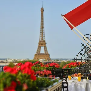 Plaza Athenee - Dorchester Collection Hotel